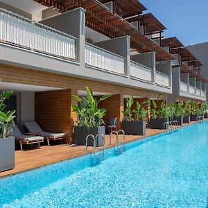 Deluxe Room Swim Up